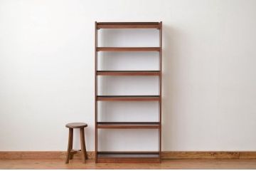 レトロ家具　★昭和レトロ　人気の薄型!無垢材の縦型本棚(飾り棚)