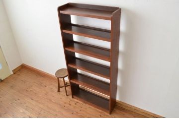 レトロ家具　★昭和レトロ　人気の薄型!無垢材の縦型本棚(飾り棚)
