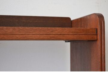 レトロ家具　★昭和レトロ　人気の薄型!無垢材の縦型本棚(飾り棚)