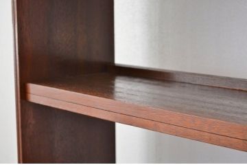 レトロ家具　★昭和レトロ　人気の薄型!無垢材の縦型本棚(飾り棚)