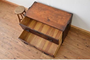 アンティーク家具　アンティーク　重厚な金具の時代箪笥2杯ローチェスト(ローボード・たんすタンス)