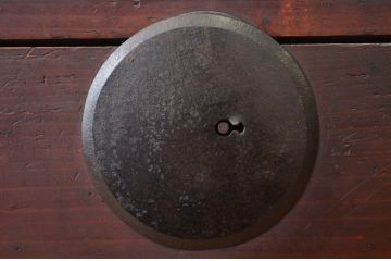 アンティーク家具　アンティーク　重厚な金具の時代箪笥2杯ローチェスト(ローボード・たんすタンス)