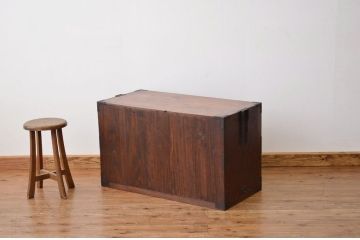 アンティーク家具　アンティーク　重厚な金具の時代箪笥2杯ローチェスト(ローボード・たんすタンス)