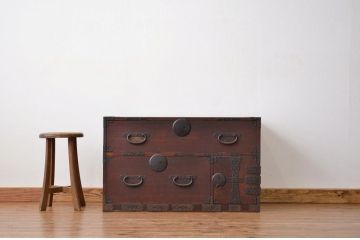アンティーク家具　古民具・骨董　重厚な金具の時代箪笥ローボード(ローチェスト・たんすタンス)