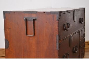 アンティーク家具　古民具・骨董　重厚な金具の時代箪笥ローボード(ローチェスト・たんすタンス)
