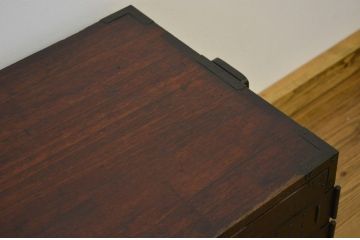 アンティーク家具　上手造り重厚な金具の観音扉の時代箪笥ローチェスト(ローボード)