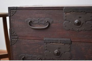 アンティーク家具　古民具・骨董　重厚な金具の時代箪笥ローボード(チェスト・タンス)