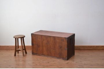 アンティーク家具　古民具・骨董　重厚な金具の時代箪笥ローボード(チェスト・タンス)