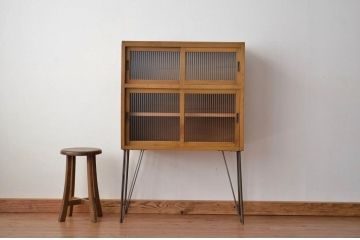 アンティーク家具　アンティーク　素敵な鉄脚のモールガラス収納棚(食器棚・アイアン)