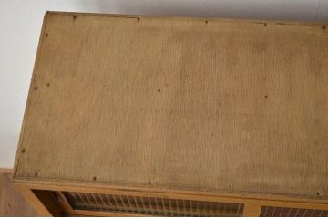 アンティーク家具　アンティーク　素敵な鉄脚のモールガラス収納棚(食器棚・アイアン)