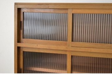 アンティーク家具　アンティーク　素敵な鉄脚のモールガラス収納棚(食器棚・アイアン)