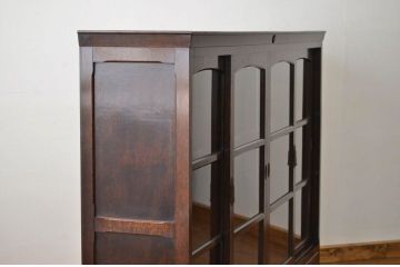 アンティーク家具　極上ナラ材の重厚な4枚引き戸の大型収納棚(ガラスキャビネット)
