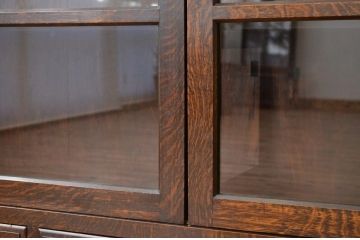 アンティーク家具　極上ナラ材の重厚な4枚引き戸の大型収納棚(ガラスキャビネット)