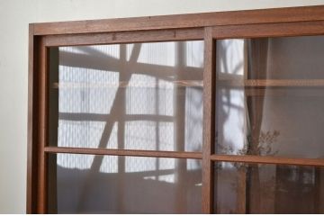 アンティーク家具　1960年代特大薄型収納棚?(陳列棚、ショーケース、ガラスケース)
