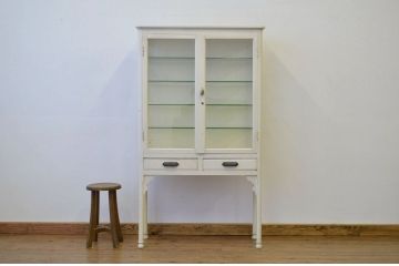 レトロ家具　昭和レトロ　白いペイントのアンティークケビント(ガラスケース)