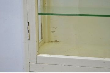 レトロ家具　昭和レトロ　白いペイントのアンティークケビント(ガラスケース)
