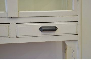 レトロ家具　昭和レトロ　白いペイントのアンティークケビント(ガラスケース)