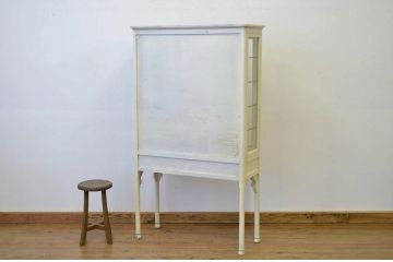 レトロ家具　昭和レトロ　白いペイントのアンティークケビント(ガラスケース)