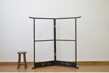 古い衣桁(蒔絵漆器衣紋掛けハンガー)?