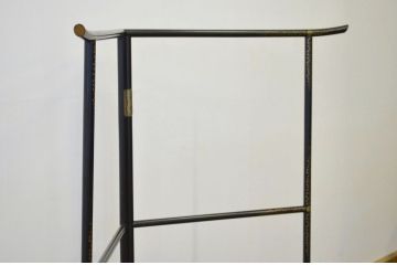 古い衣桁(蒔絵漆器衣紋掛けハンガー)?