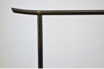 古い衣桁(蒔絵漆器衣紋掛けハンガー)?