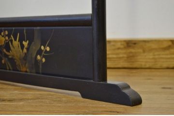 古い衣桁(蒔絵漆器衣紋掛けハンガー)?