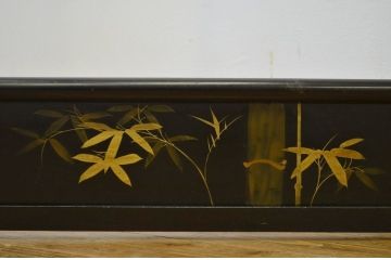 古い衣桁(蒔絵漆器衣紋掛けハンガー)?
