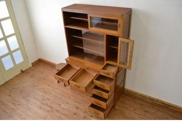 レトロ家具　昭和レトロ 古いナラ材の作業台付き食器棚(アンティーク収納棚)