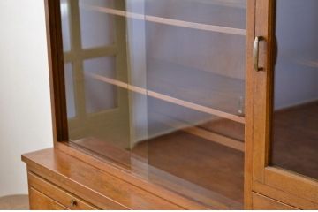 レトロ家具　昭和レトロ 古いナラ材の作業台付き食器棚(アンティーク収納棚)