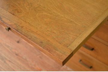 レトロ家具　昭和レトロ 古いナラ材の作業台付き食器棚(アンティーク収納棚)