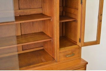 レトロ家具　昭和レトロ 古いナラ材の作業台付き食器棚(アンティーク収納棚)