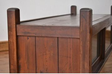 アンティーク家具　古い木のモールガラス入り置床(収納棚・ローボード)