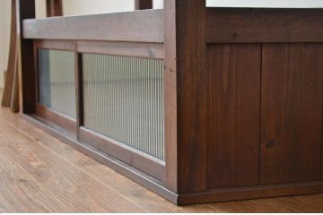 アンティーク家具　古い木のモールガラス入り置床(収納棚・ローボード)