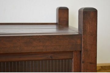 アンティーク家具　古い木のモールガラス入り置床(収納棚・ローボード)