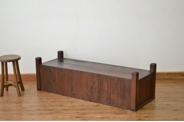 アンティーク家具　古い木のモールガラス入り置床(収納棚・ローボード)