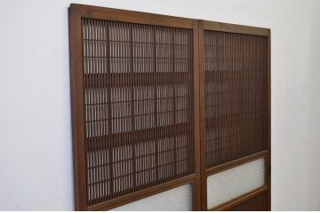 ★古民具・骨董 上質な造りのダイヤガラスと腰板欅の裏障子付き格子戸2枚セット(引き戸)