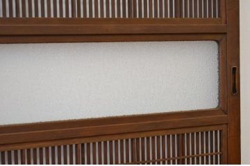 ★古民具・骨董 上質な造りのダイヤガラスと腰板欅の裏障子付き格子戸2枚セット(引き戸)
