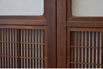 ★古民具・骨董 上質な造りのダイヤガラスと腰板欅の裏障子付き格子戸2枚セット(引き戸)