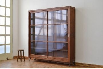 アンティーク家具　1960年代特大薄型収鉄脚納棚(アイアン・陳列棚・ショーケース・ガラスケース)