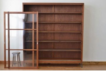 アンティーク家具　1960年代特大薄型収鉄脚納棚(アイアン・陳列棚・ショーケース・ガラスケース)