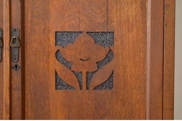 アンティーク家具　大正ロマン　ナラ材の上質な作りの透かし彫り本箱