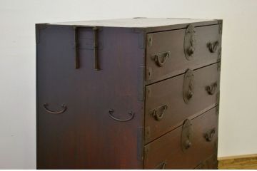 アンティーク家具　古民具・骨董　重厚な金具の希少な越後衣裳箪笥(時代箪笥、たんす)