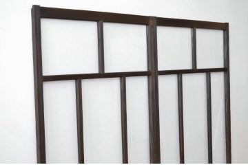古い木の使い込まれたガラス戸2枚セット(引き戸・建具)