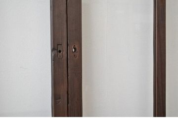 古い木の使い込まれたガラス戸2枚セット(引き戸・建具)