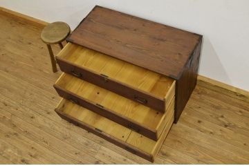 レトロ家具　昭和レトロ 古い木のアンティーク3杯引き出しローチェスト(ローボード 箪笥)
