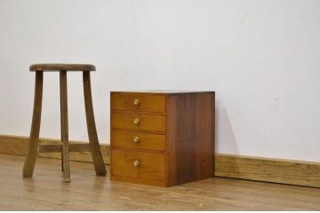 レトロ家具　昭和レトロ 小ぶりでシンプルな4杯小引き出し
