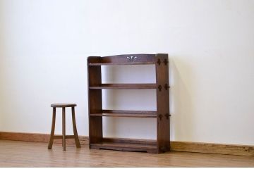レトロ家具　昭和レトロ　栓無垢材の透かし彫り本棚(飾り棚)