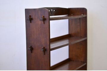 レトロ家具　昭和レトロ　栓無垢材の透かし彫り本棚(飾り棚)