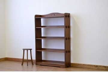 レトロ家具　★昭和レトロ　古い栓無垢材の重厚な本棚(飾り棚)