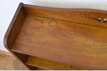 レトロ家具　★昭和レトロ　古い栓無垢材の重厚な本棚(飾り棚)